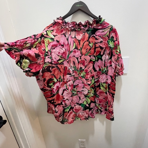 Floral Ruffle Blouse - Picture 4 of 4